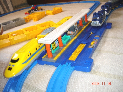 とらっきーさん希望依頼レイアウトプロトタイプA編成発車.jpg