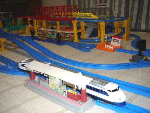 自動のりかえ同時発車レイアウトプロトタイプ0系.jpg